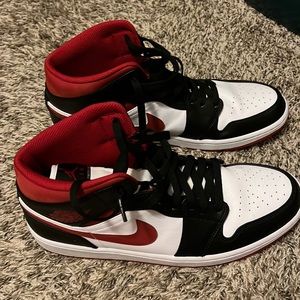 Air Jordan 1.